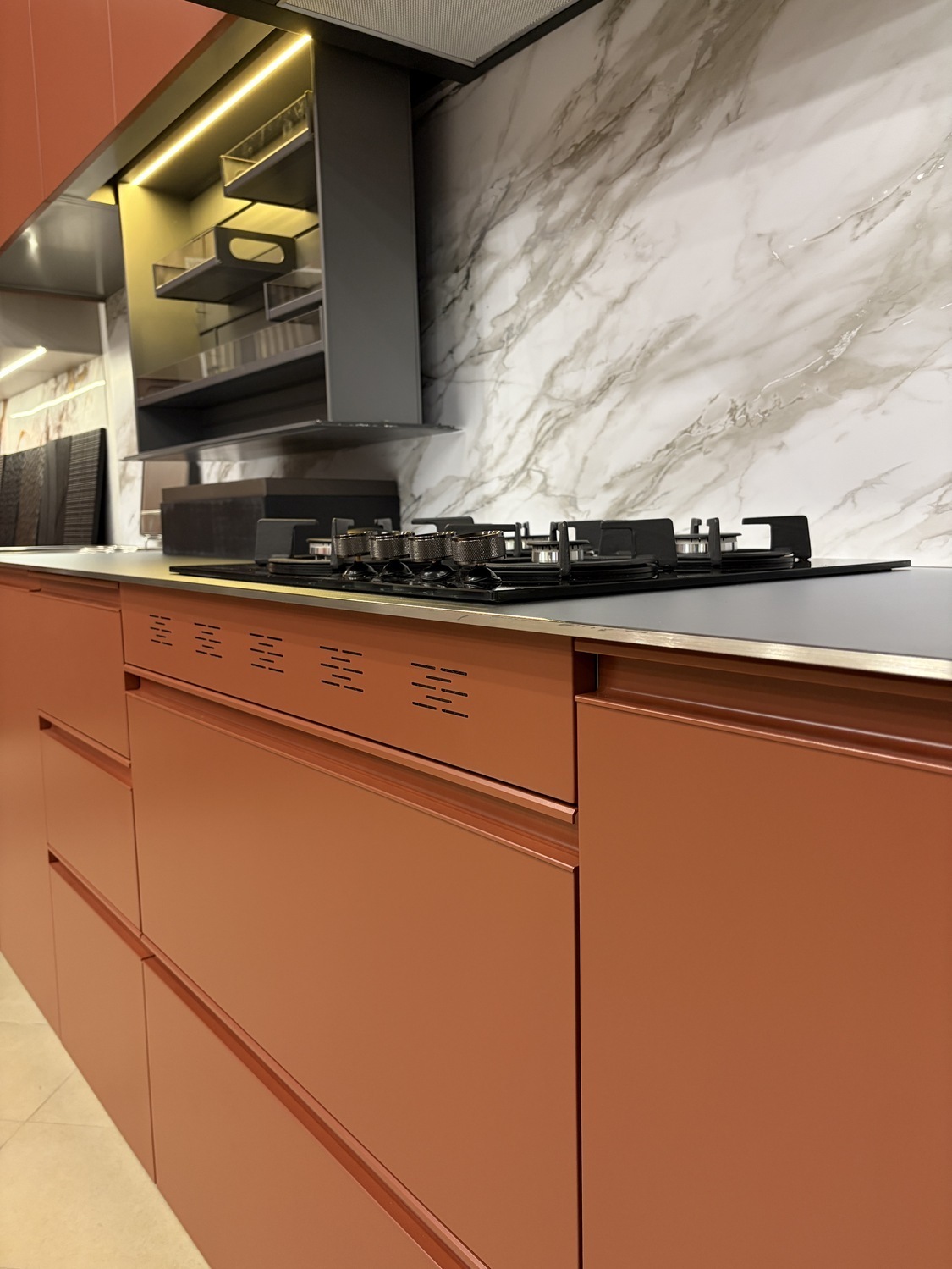 кухня из нержавеющей стали